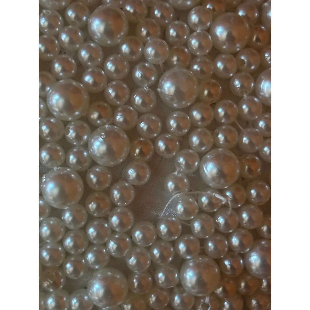 Francesca's accessories White Heart Pearl Purse